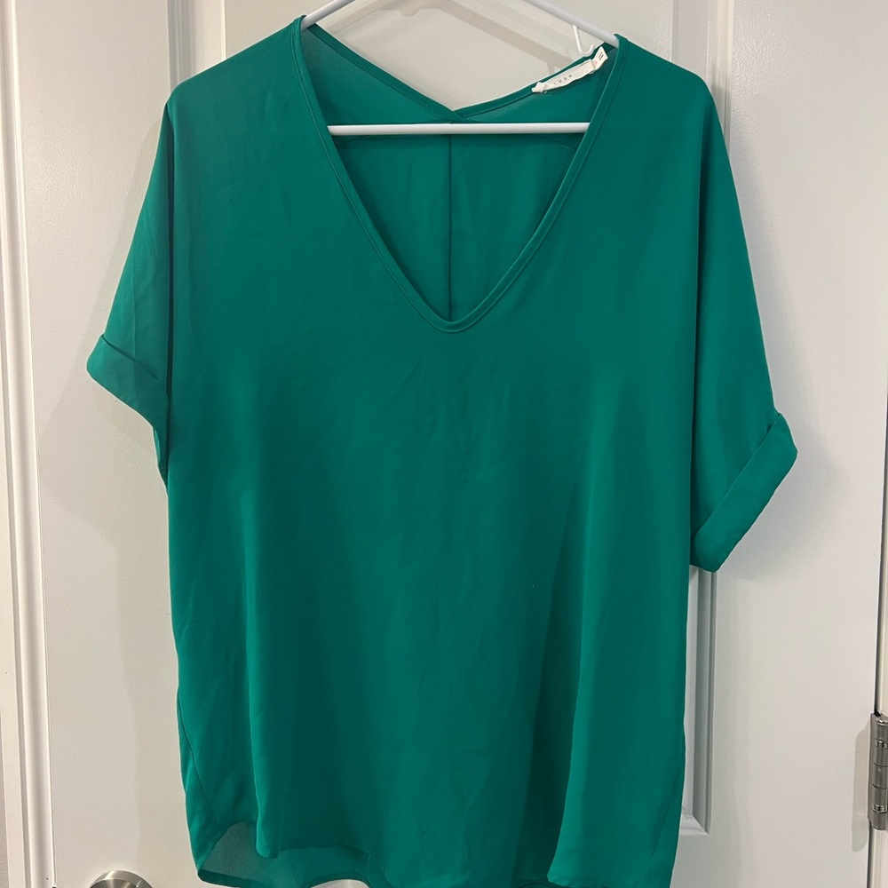 Lush green top